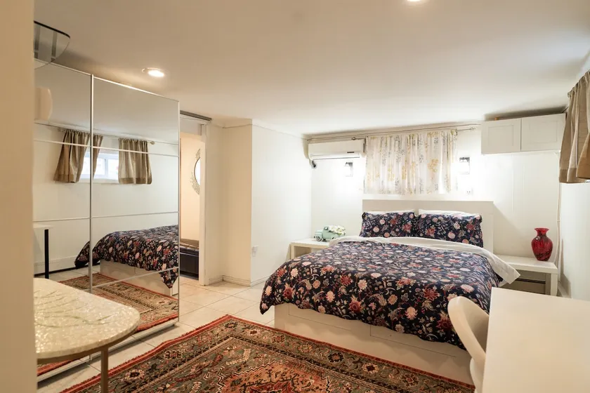 Premium 1 Bedroom Suite, with Parking at entrance - Image 1