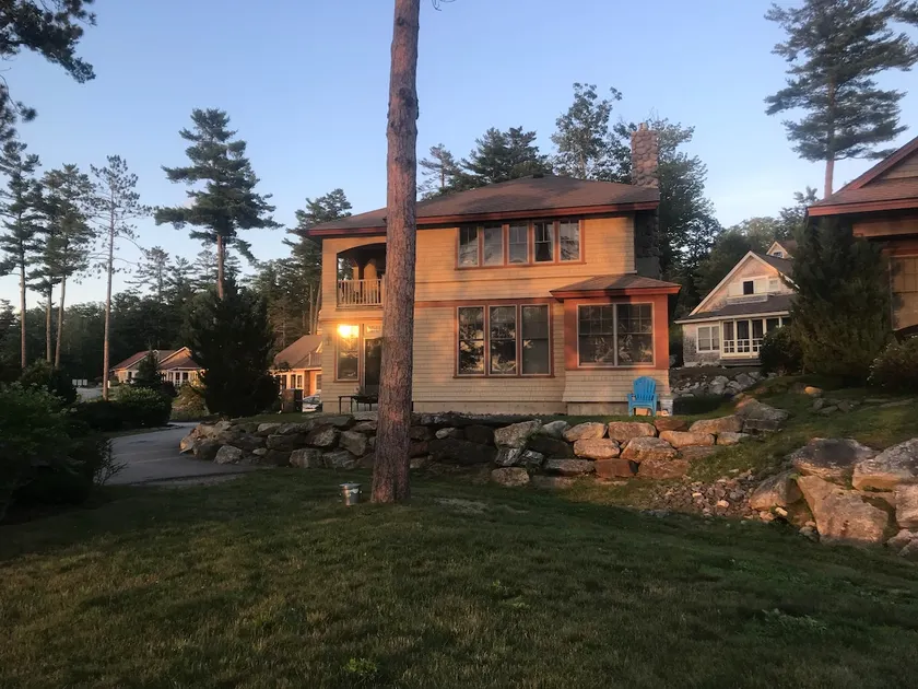Joyful Maine Escape: A Three-Bedroom Water View Townhouse - Image 1
