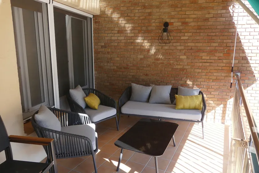 Bright apt with terrace 4 min from the beach - Image 1