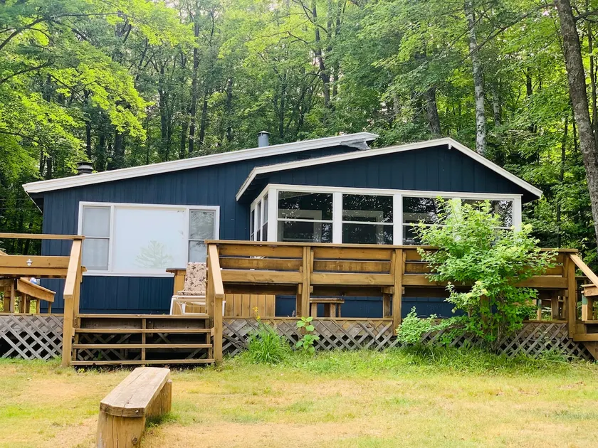 Mitchell Lake 3 bedroom, 1 full bathroom, 1 half bathroom getaway - Image 1