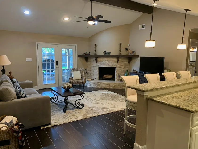 Ranch style 4 bedroom home - Image 1