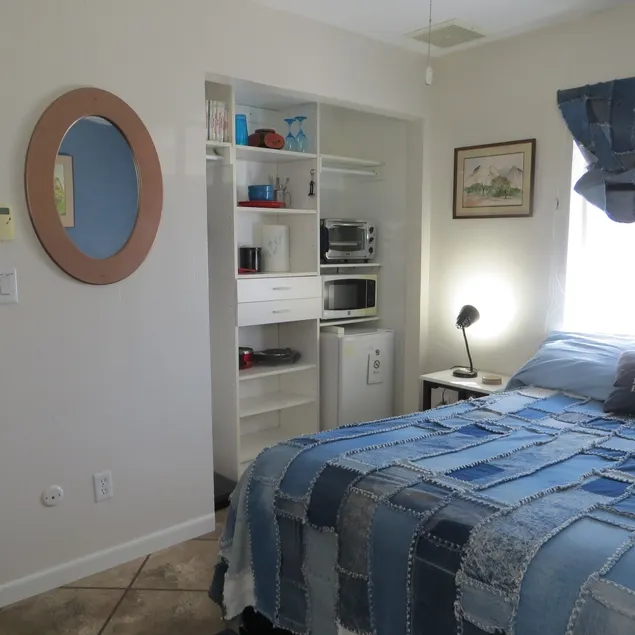 Accessible Private Studio, Entrance & Parking. - Image 1