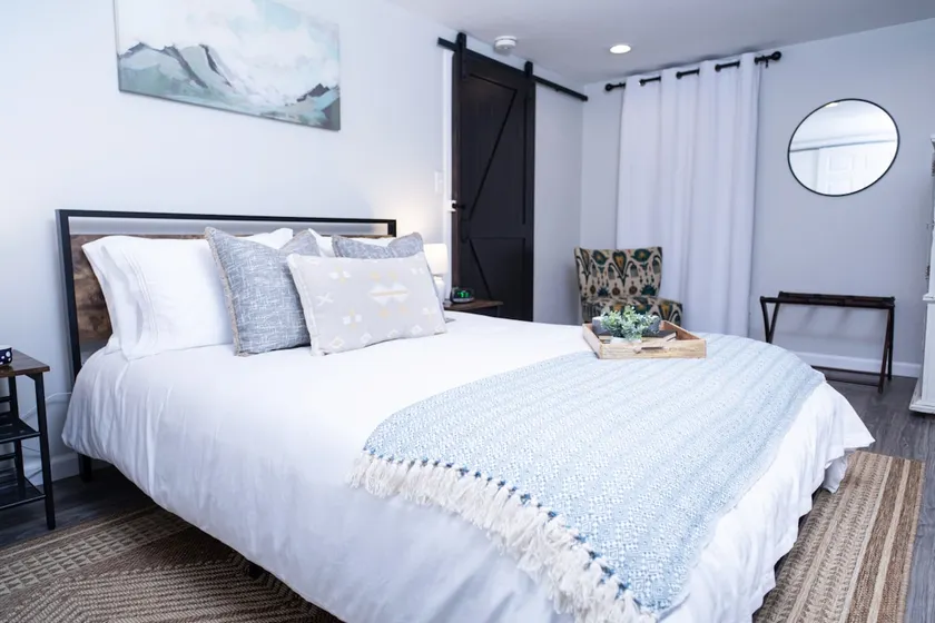 Modern Farmhouse Suite Newly Remodeled + Amenities - Image 1