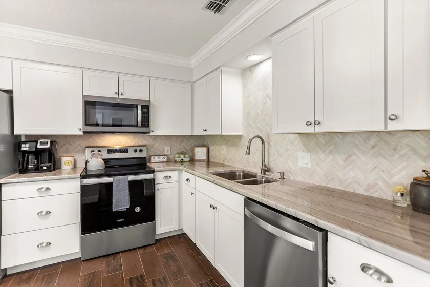 Clean Home in Quiet Equestrian Area 8 min from WEC - Image 1