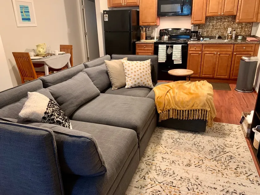 Cozy Oasis in Historic DC with Tempurpedic - Image 1
