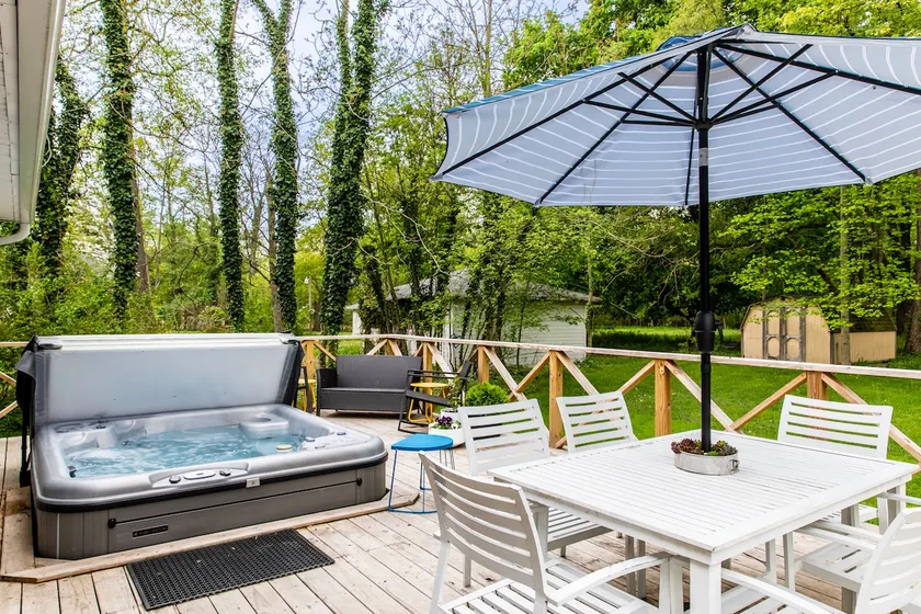 The Dacha - Hot Tub, Family-Friendly - Image 1