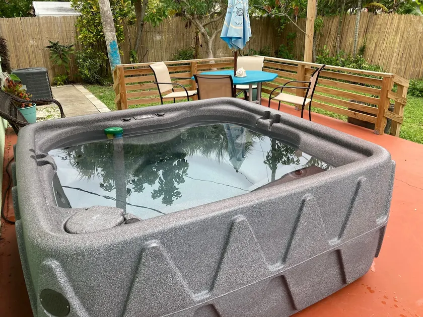2 Bedroom 1 Bath Right Near The Beach. - Image 1