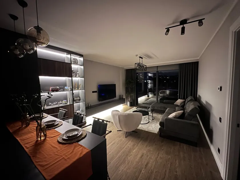 Stylish Design | Independent Entrance from the Key Box - Image 1