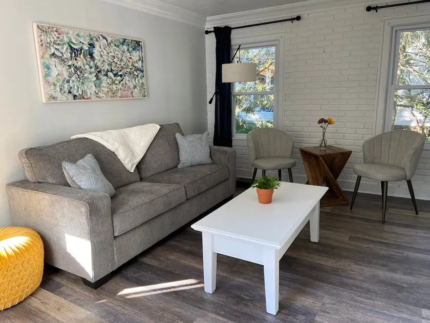 Historic Village Retreat: 2 BR home near Main St. - Image 1