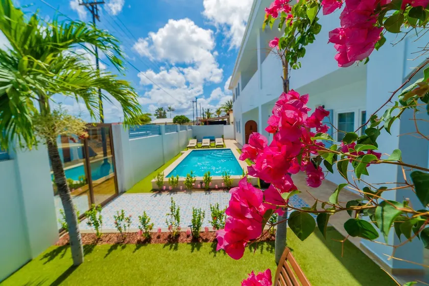 New Spacious 2 BDR + Pool + walk to Beach&Shops - Image 1