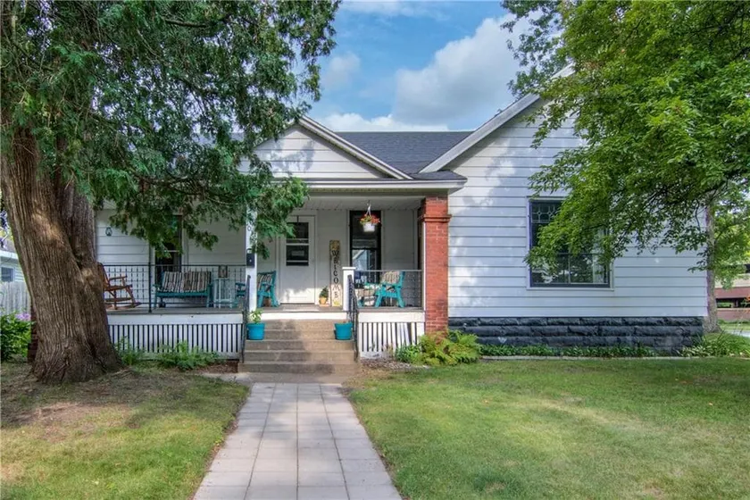 Charming 2 bedroom home next to Mayo - Image 1