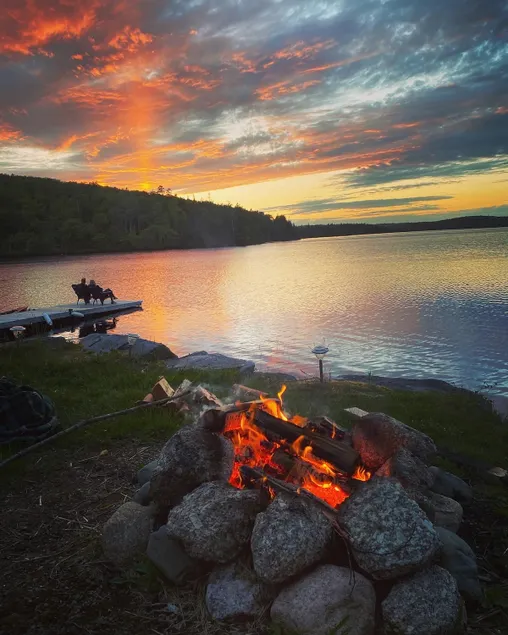 Bright, spacious cottage on a beautiful lake - Image 1
