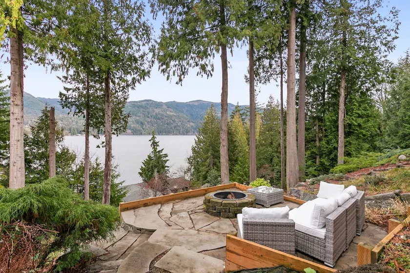 Sweeping Lake Views from Every Room! - Image 1