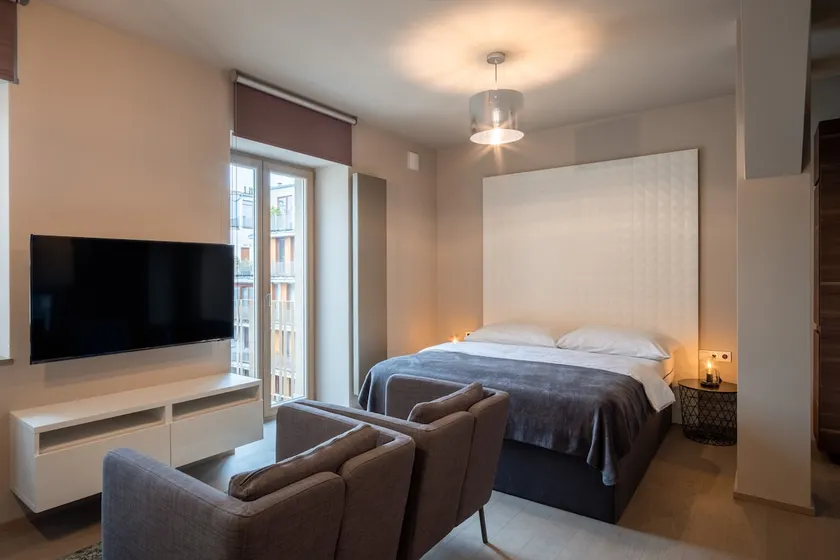 Spacious Design Studio w. Balcony and A/C - Image 1
