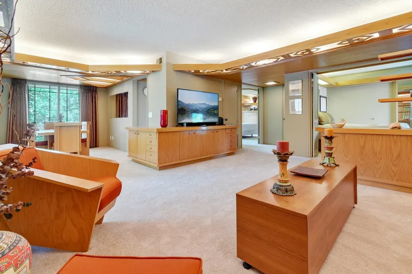 Frank Lloyd Wright condo at Biltimore golf course. - Image 1