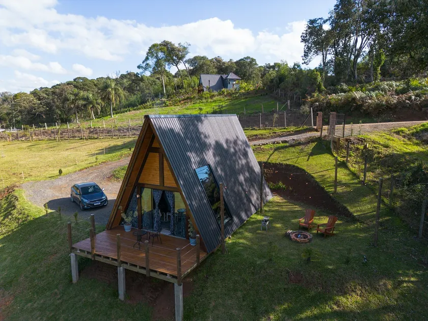 Cabin with Jacuzzi, 12 km from Treze Tílias - Image 1