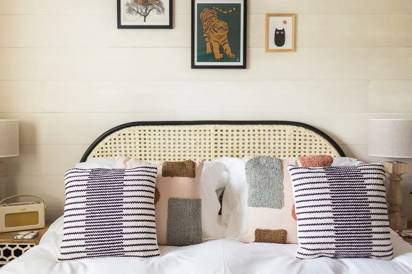 'Fifteen off the Green'- 1 Bedroom Cotswolds Home - Image 1