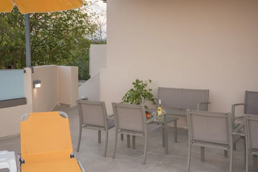 Giannis Pool Villas in Kastelos - Image 1