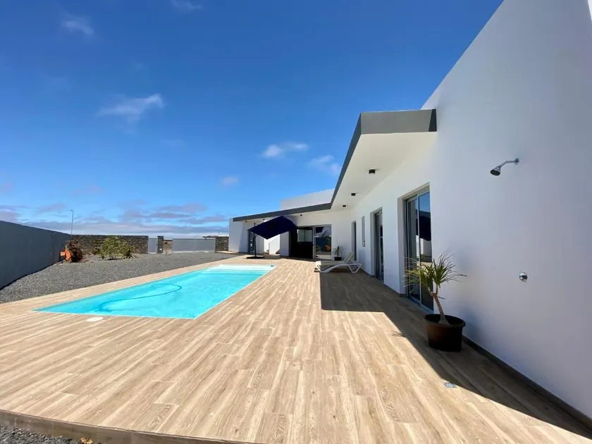 Great villa at the foot of the Calderón Hondo Volcano - Image 1