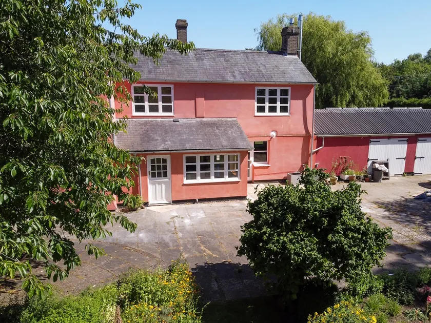 Spacious 3 bedroom country house - Image 1
