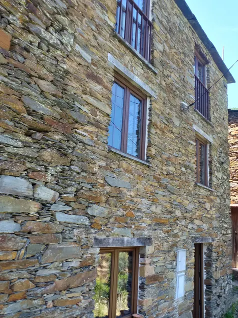 King's Couple Corner - Image 1