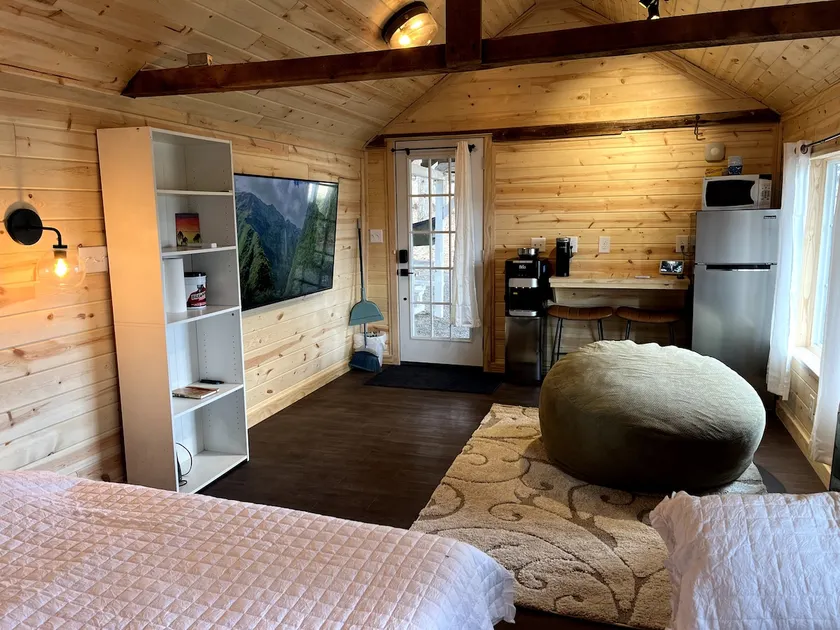 Rustic Escape in the Woods - Image 1