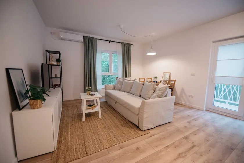 Garden view apartment with balcony - Image 1