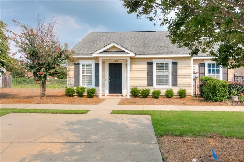 Entire Townhouse in North Augusta for 1-4 people - Image 1