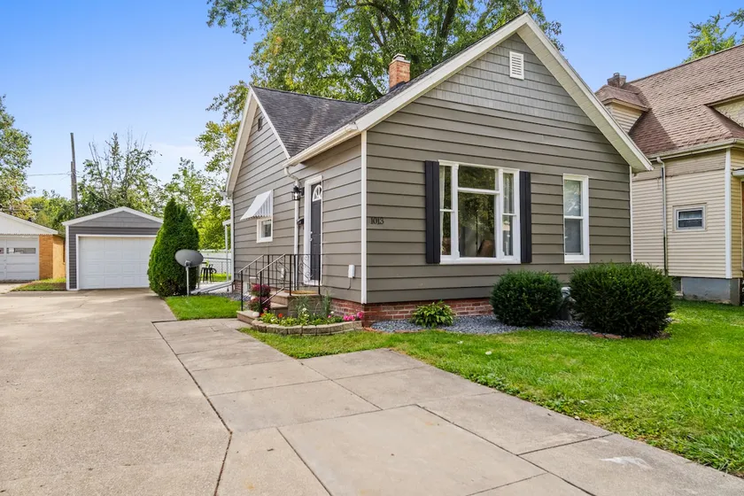 Olive Street Bungalow - Image 1