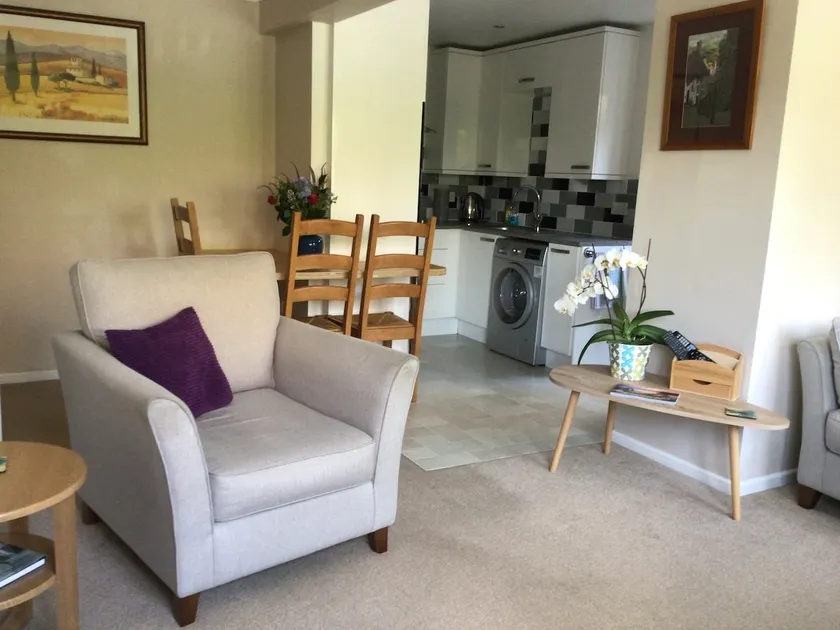 A spacious, well equipped private annexe with garden and parking in Shaftesbury. - Image 1