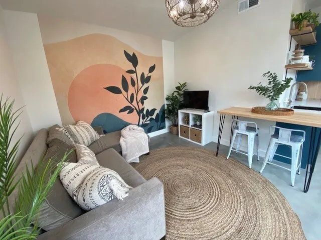 Boho beach bungalow- walk to Poplar Beach - Image 1