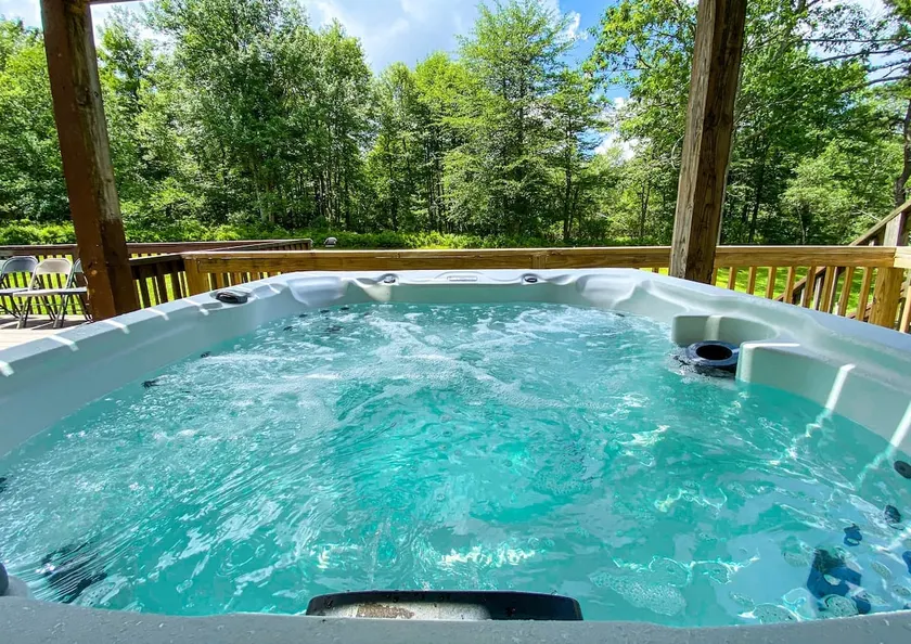 Secluded 5BR Home~Outdoor hot tub - Image 1