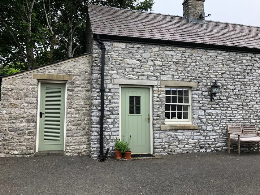 Delightful 1 bedroom annexe with own patio - Image 1