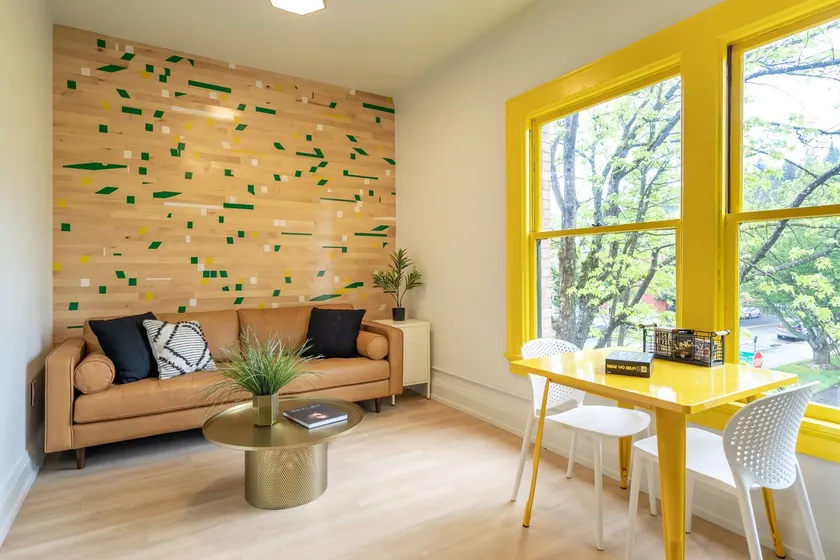 UO-Inspired 1BR+Kitchen/W&D at5th St Market, 86”TV - Image 1