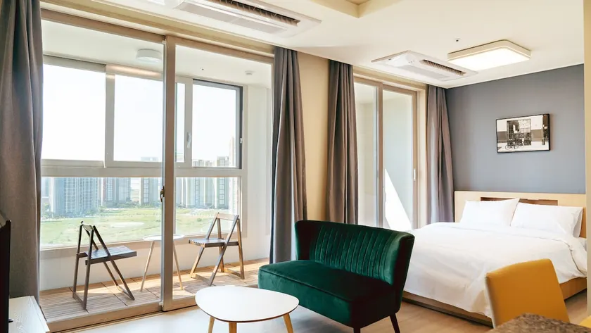 Songdo No. 1 accommodation #cleanliness #disinfection #staycation/no self-isolation/★Deluxe A, The New Bus Stay - Image 1