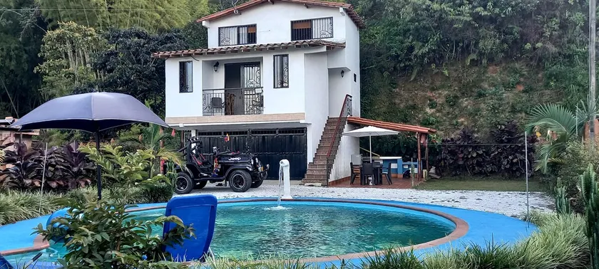 Beautiful little cabin, with a natural water pool. - Image 1