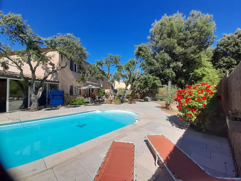 T2 with large private pool and garden - Image 1