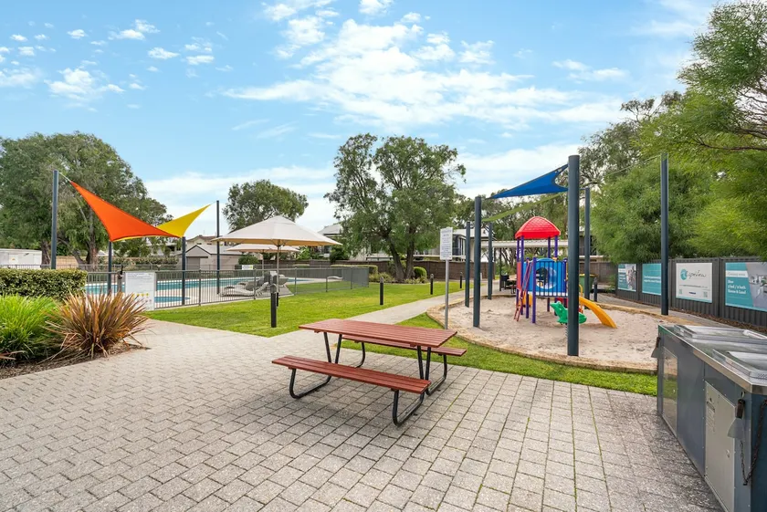 Cozy Coastal Retreat in Busselton - Image 1