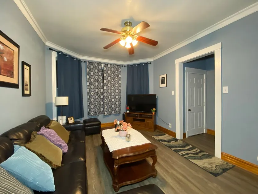 Cozy 4-Bedroom House with Patio - Image 1