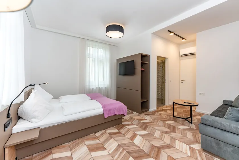 Art Nouveau: Comfort Suite in Villa from 1906 - Image 1
