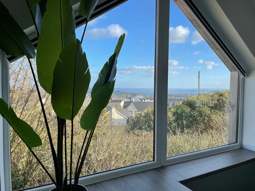 1st floor studio with stunning St Austell bay view - Image 1