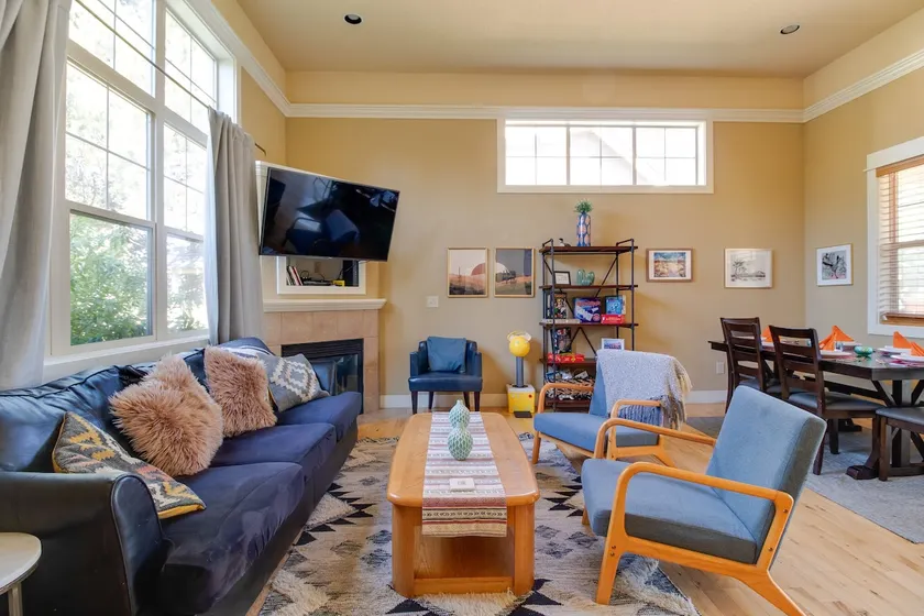 Come Stay and Play at Little Les Cheneaux Retreat - Image 1