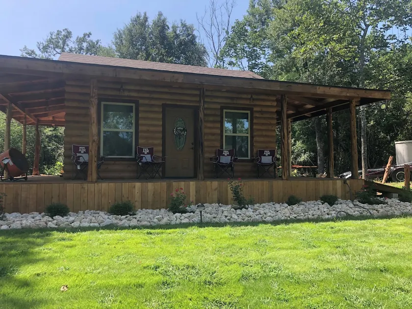 Cozy Aggie Game-Day Country Cabin w/ full porch and outdoor amenities - Image 1
