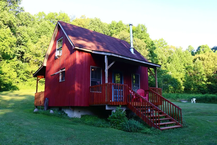 Charming Private Cabin on Red Haven Farm - Image 1