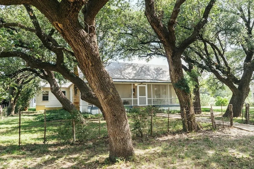Leaning Oaks Ranch - A Perfect Texas Hill County Ranch Getaway! - Image 1