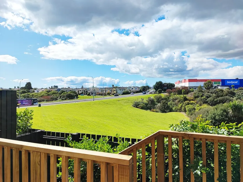 New Townhouse with VIEW - Walking to Botany Center - Image 1
