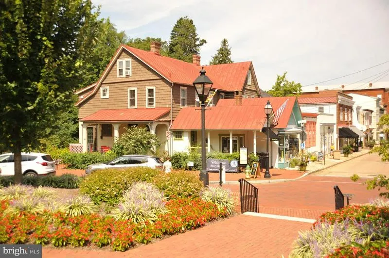 Spectacular Location Two Bedroom State Circle Apartment - Image 1