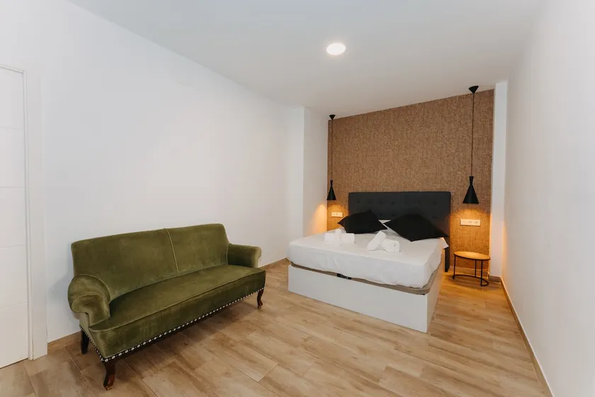 Coverlin San Francisco, Apartment with double bed. - Image 1