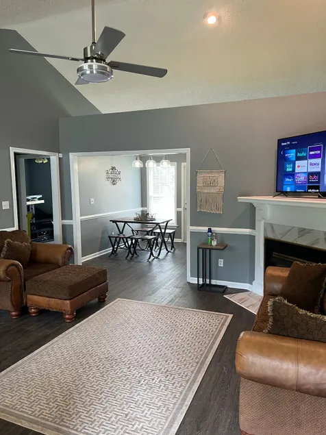 Home away from Home! Spacious 3 BR, Retreat!* - Image 1