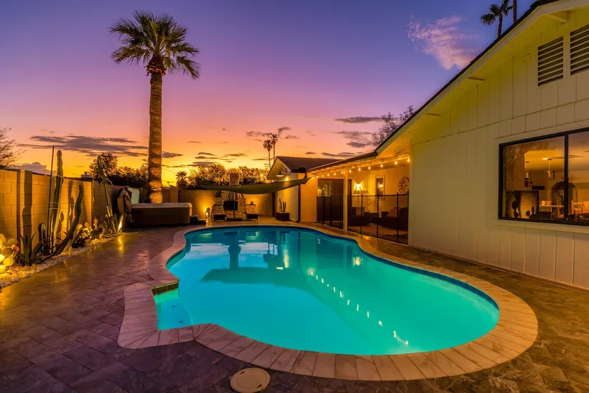 Stay & Play: Heated Pool, Putting Green, and Games - Image 1